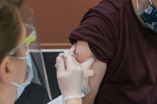 Vaccins tegen COVID-19 veilig en effectief bij patiënten met kanker